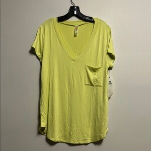 Mono B Dusty Lime V Neck Pocket T-shirt Round bottom Small